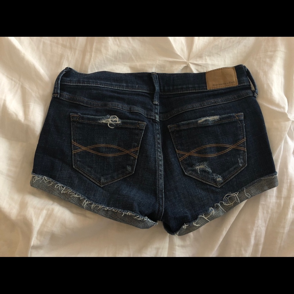 Abercrombie & Fitch Low Rise Shorts// Size: 0